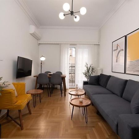 אתונה Vibrant Urban Getaway: Charming 2-Bedroom Near Bars, Parks, And Metro מראה חיצוני תמונה