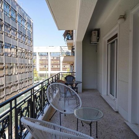 אתונה Vibrant Urban Getaway: Charming 2-Bedroom Near Bars, Parks, And Metro מראה חיצוני תמונה